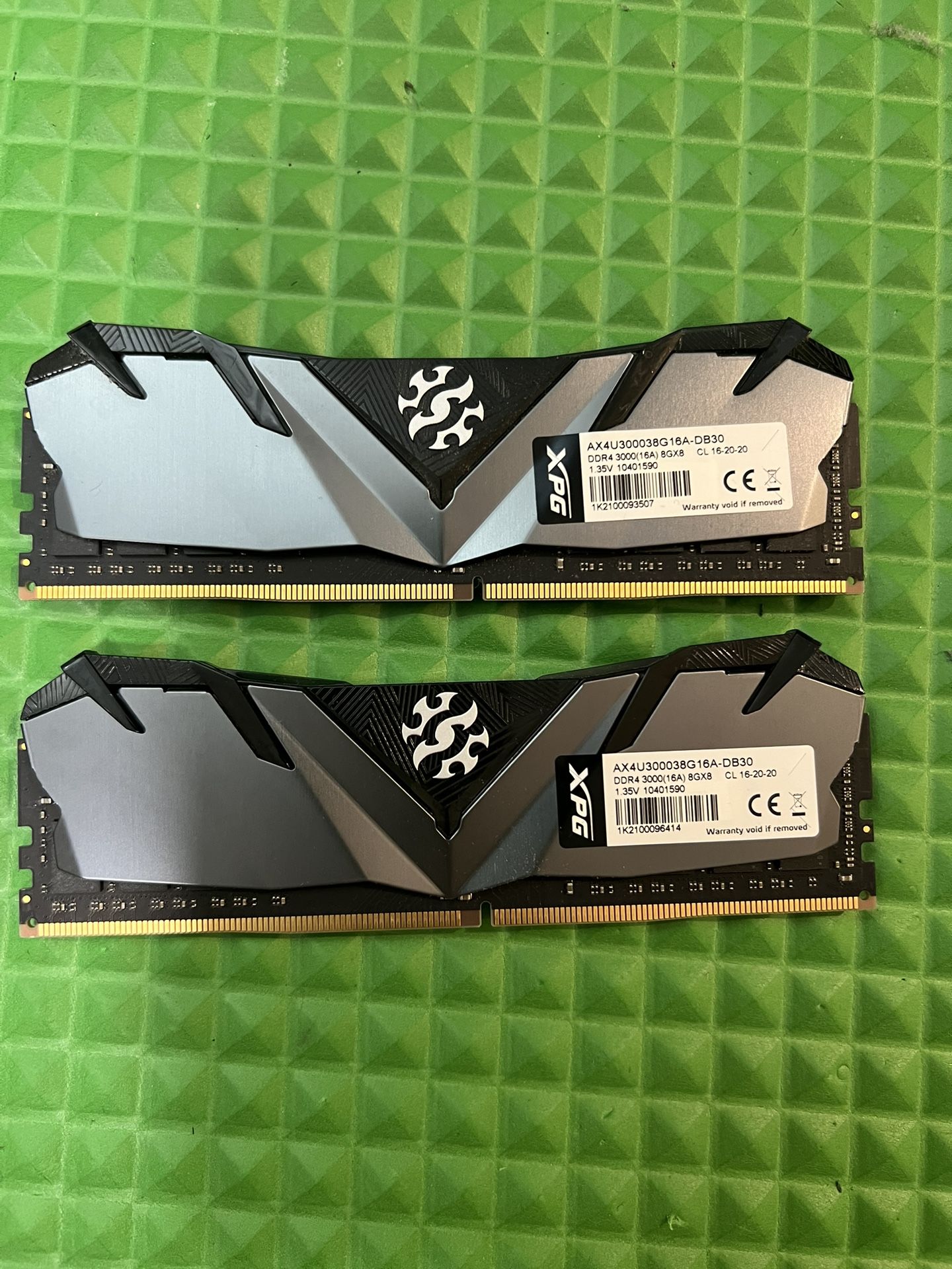 XPG DDR3 3000 8GX8 (2x8G)