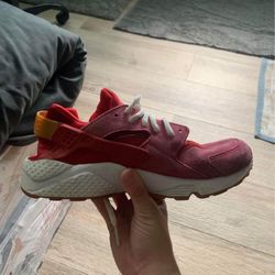 Nike Huaraches Size 9