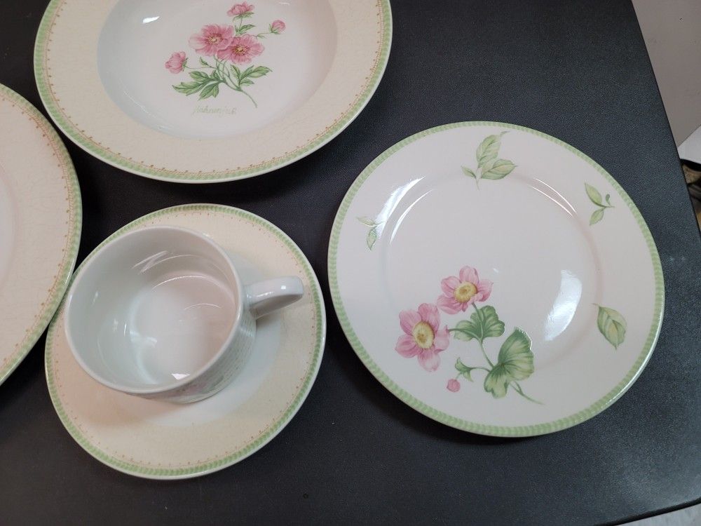 New Unused Vintage Farberware Dinner Set 20 Pieces Dinnerware Dishes Cups Bowls Plates Carolina Pattern Kitchen & Dining