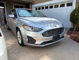 Ford Fusion Silver 4-Door Sedan