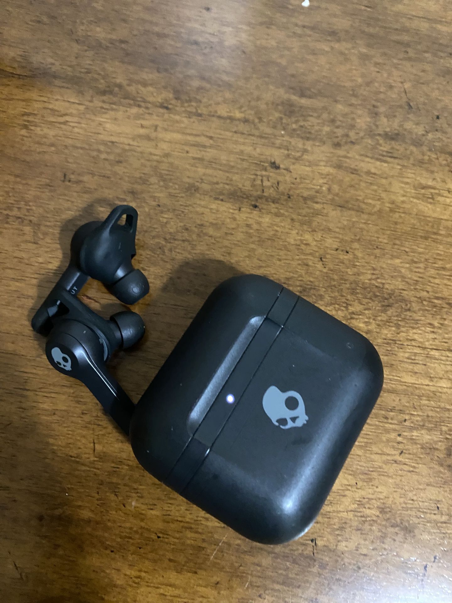 Skyllcandy indy fuel Bluetooth earphones