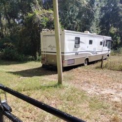 2000 Winnebago Adventurer