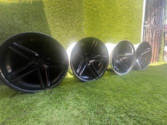 They are 20-inch Ferrada wheels