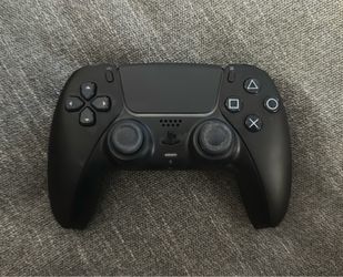 Black PS5 DualSense controller - BROKEN
