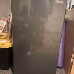 Midea Compact Mini Fridge