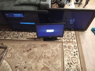 Two 32 in. TV and an HP monitor & mouse.