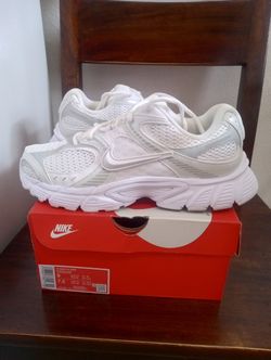 New condition size 9 Women $55