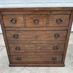 VINTAGE SOLID WOOD CHEST OF DRAWERS