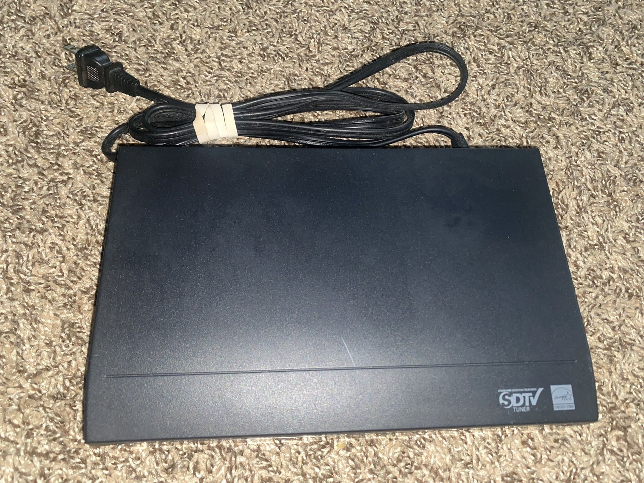 Magnavox DTV Digital to Analog Converter Box SDtV Tuner Model #TB100MW9