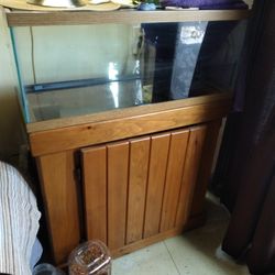 20 Gallon Fish Tank w Assesories