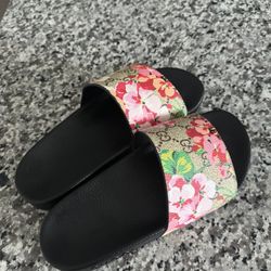 Gucci Wmns GG Supreme Slide "Blooms"