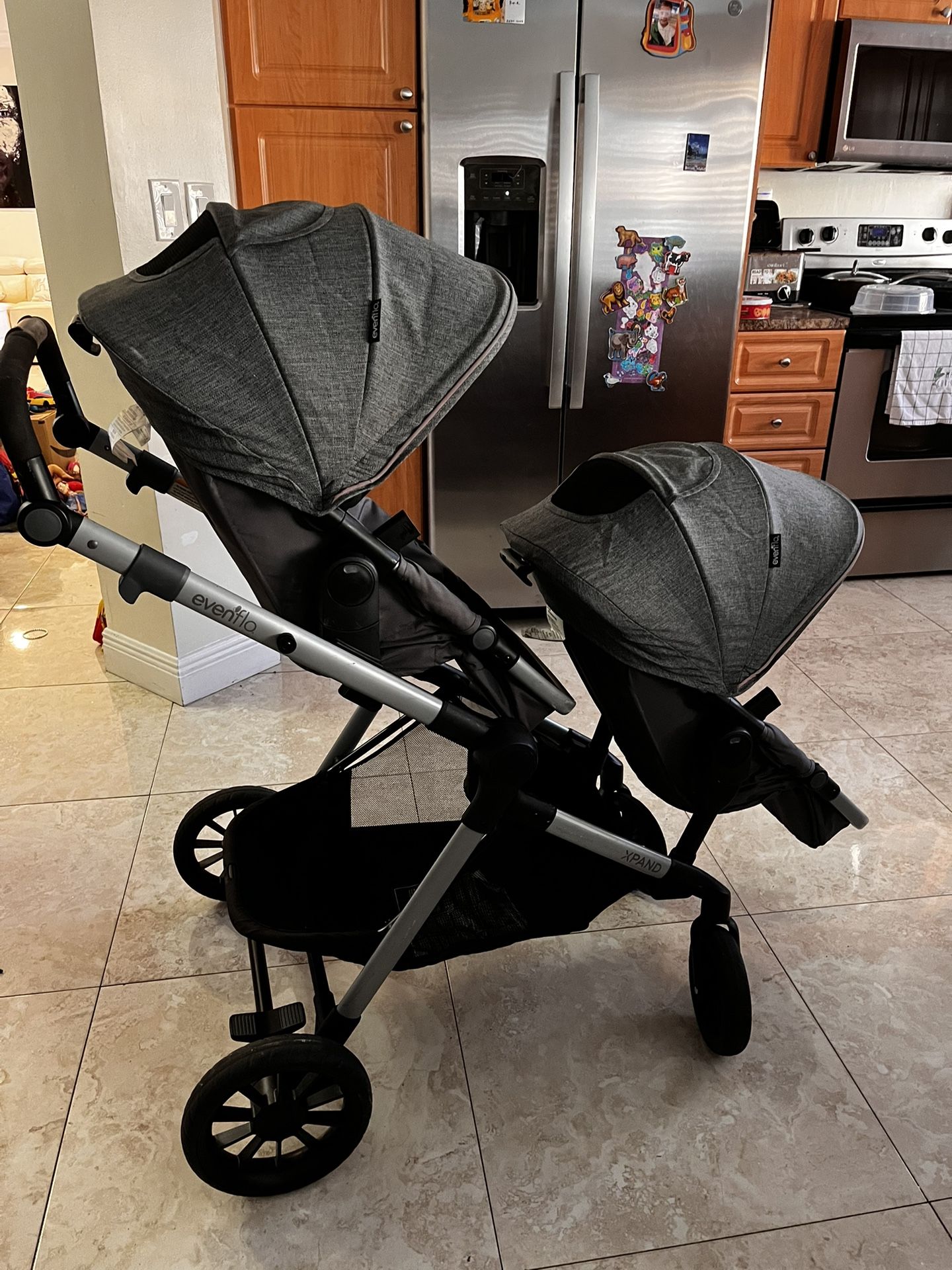 Evenflo Tiwns Stroller