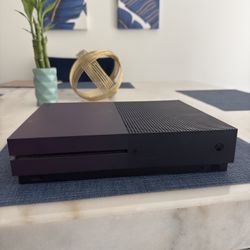 Xbox One S 500GB – Works Perfectly – No Controller Included
