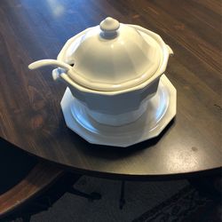 Pfaltzgraff Heritage White Soup Tureen