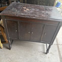 Antique Phonograph 