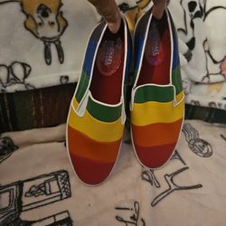 New Nvr Worn Sz8 Gymshoes Pride