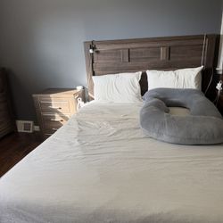 Matching Bedroom Furniture Set