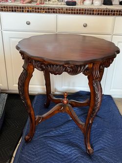 $85 End Table Beautiful and in Good Condition, $85 Night Stands with 2 Drawers