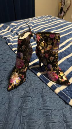 Flowered boots