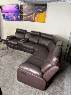 * Like New * Living Spaces 6pc Reclining sectional sofa ( Free Delivery )