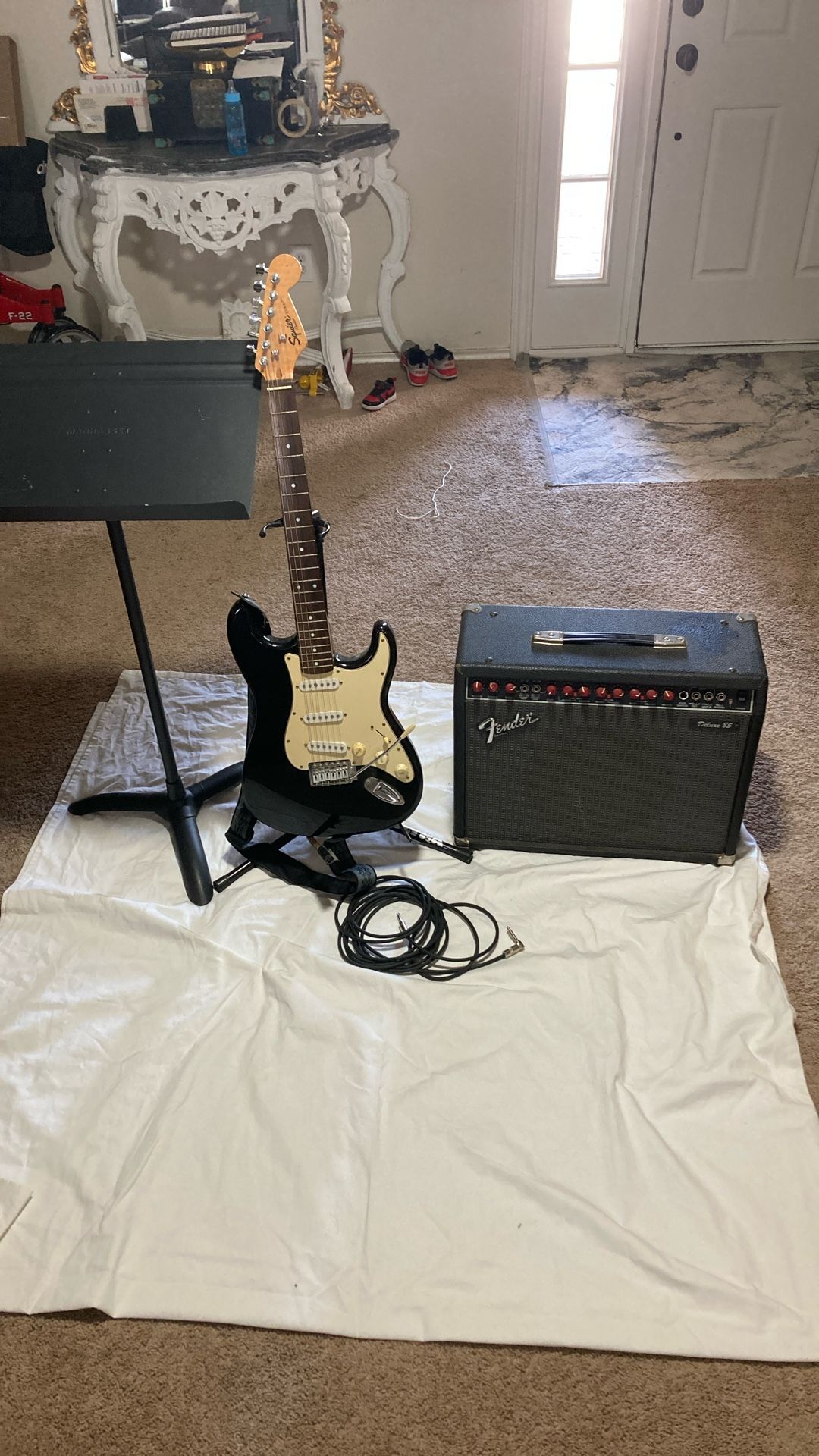 FENDER GUITAR AND MONITOR SPEAKER