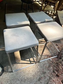 Set of 4 Upholstered Metal Bar Stools