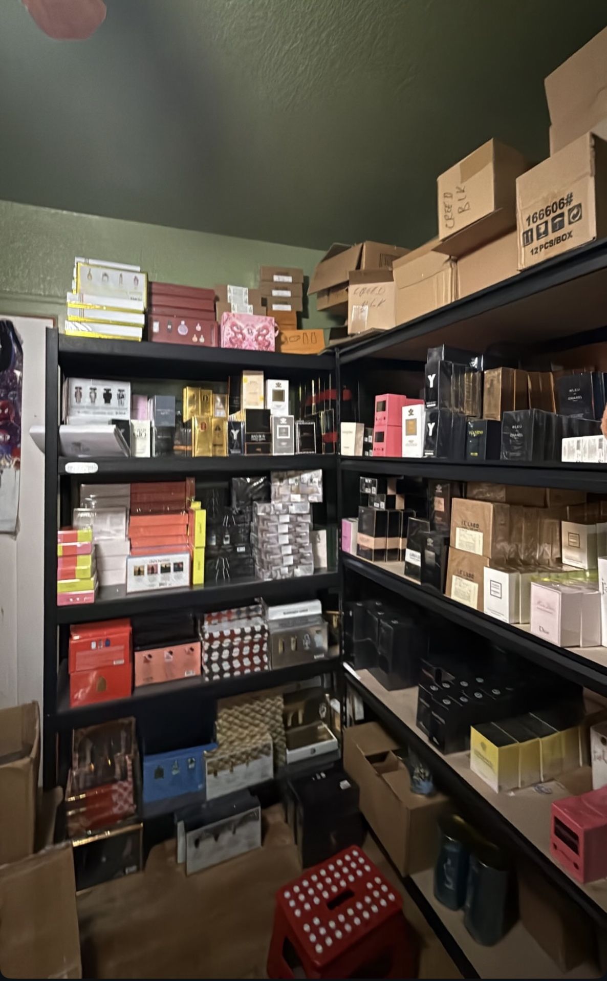 Colognes And Perfumes 