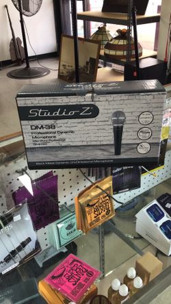 Studio Z Dynamic Microphone Cable & Case Included New In Box 💵  💳  💵  Cash and Card Accepted