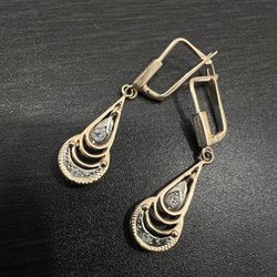 Beautiful 583 14K ROSE GOLD dangling earrings with diamonds! Excellent condition 