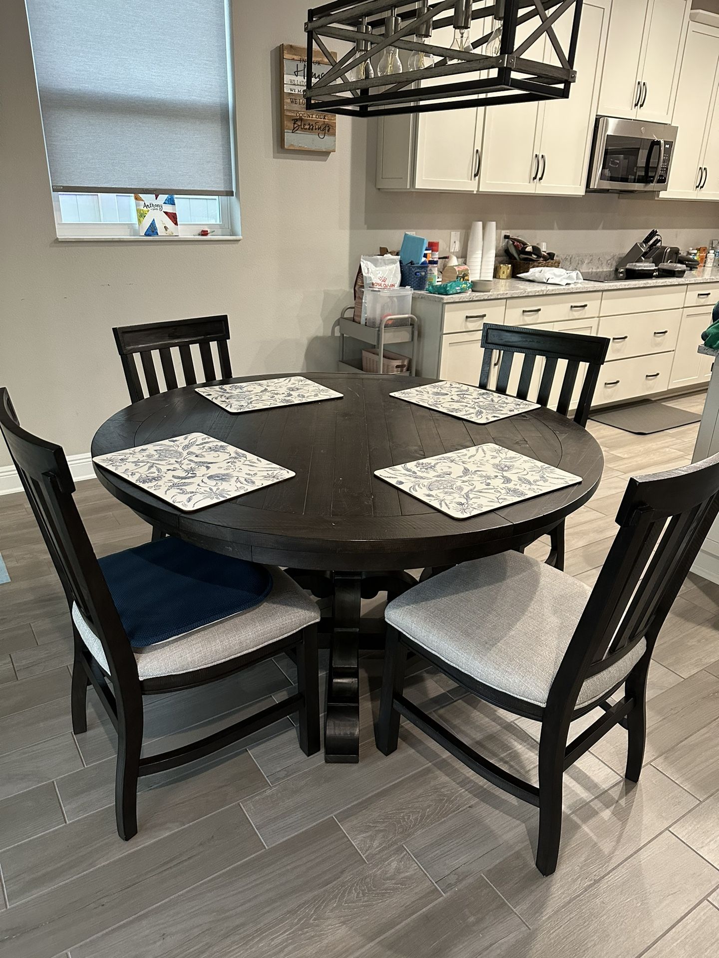 Havertys Year Old GREAT condition Orginal 2449 for Sale in Lutz, FL