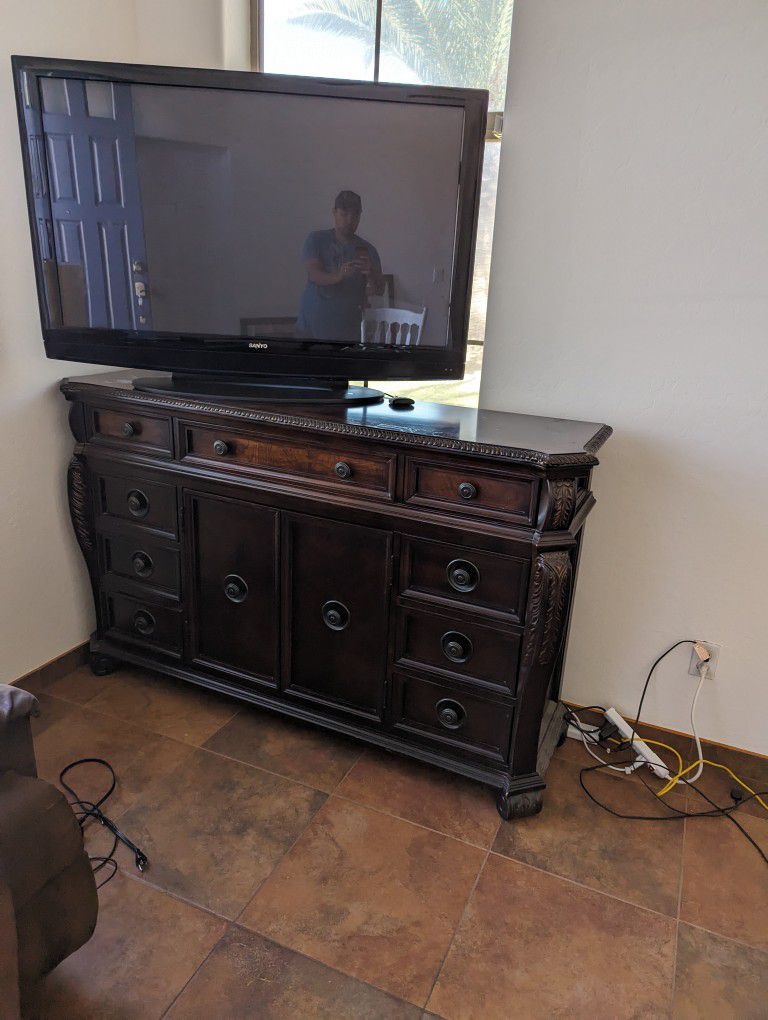 Solid Wood TV Stand 