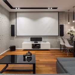 Complete Bundle !!! Brand New Home Theater Wifi/Bluetooth Smart Projector & Accessories 