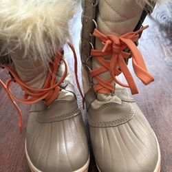 Sorel kids waterproof winter Boots size 6