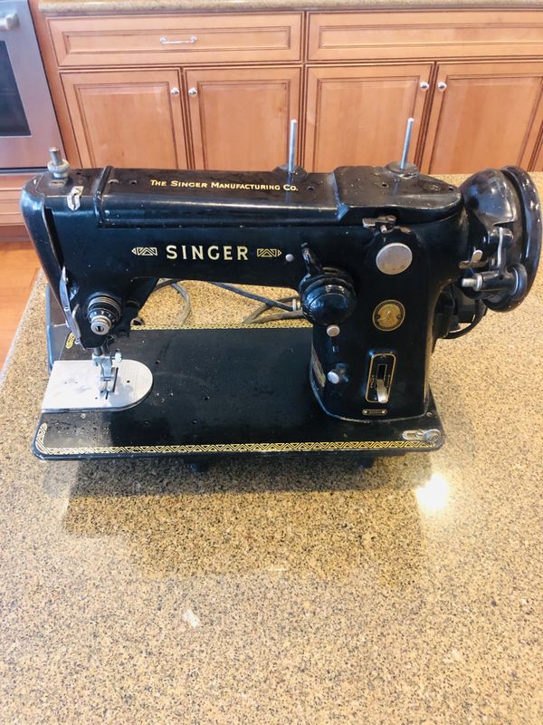Antique Singer sewing machine model 306 made in 1954 for Sale in
