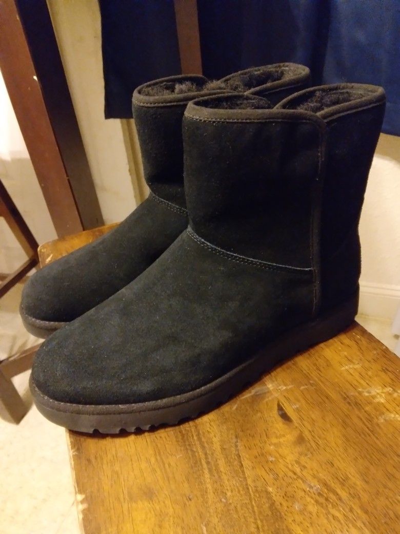 UGG Classic Mini II Genuine Shearling Lined Boot

