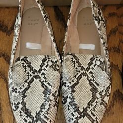 Women's Flats 