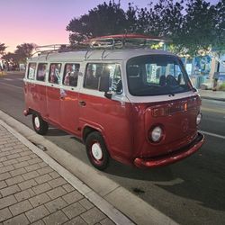Volkswagen Bus Kombi