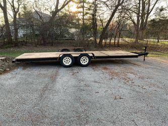 30' Tandem Axle Flatbed Trailer – Heavy Duty Car/Equipment Hauler