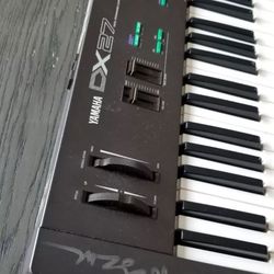 Yamaha Dx27 Synthesizer 