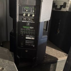 Pair Speakers  Makies 1300wtts Powered