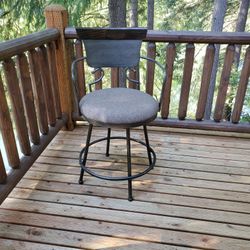 Swivel Bar Stool 