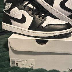 WMNS Air Jordan 1 Mid