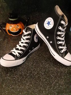 Converse womens 7 Great Condition 30