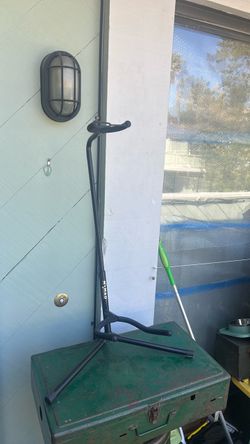 Guitar stand