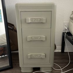 Set of 2 vintage night side stands