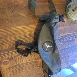 Cross https://offerup.co/faYXKzQFnY?$deeplink_path=/redirect/  Mike. Jordan 