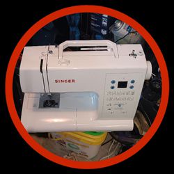 Singer Sewing Machine 100 Works Great No Problems 