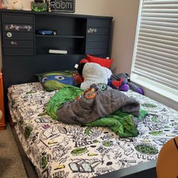 Rooms To Go Full Size Kids Bed Frame + Mattress