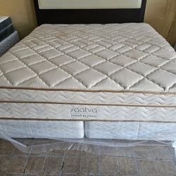 Used Saatva King
Mattress, Box Spring
And Headboard
Good conditions, 14
in, 230 dlls pickup only