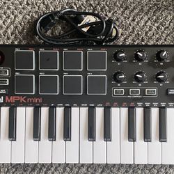 Akai Professional MPK mini 